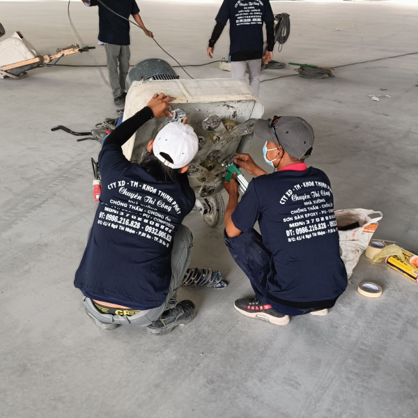 Thi c&ocirc;ng s&agrave;n Epoxy cụm c&ocirc;ng nghiệp Ho&agrave;ng H&ugrave;ng ở B&agrave;u B&agrave;ng