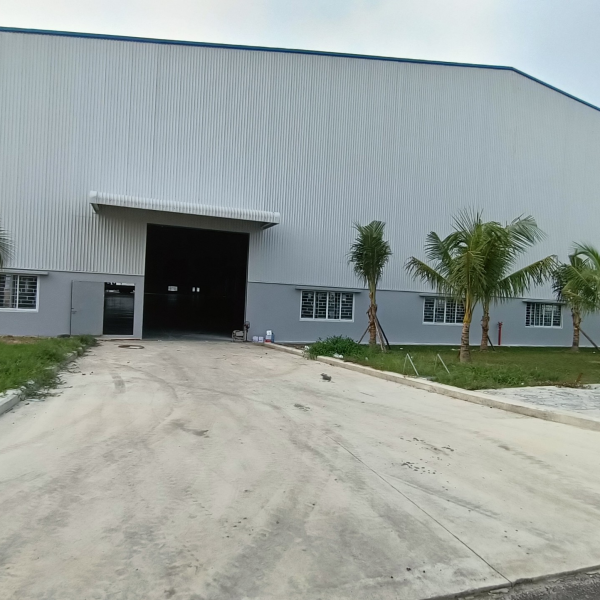 Thi c&ocirc;ng s&agrave;n Epoxy cụm c&ocirc;ng nghiệp Ho&agrave;ng H&ugrave;ng ở B&agrave;u B&agrave;ng